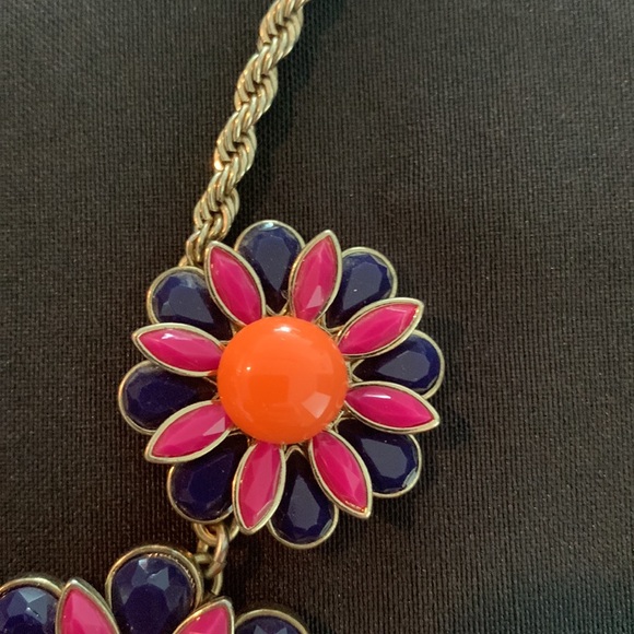 BR Flower Necklace - Picture 7 of 8